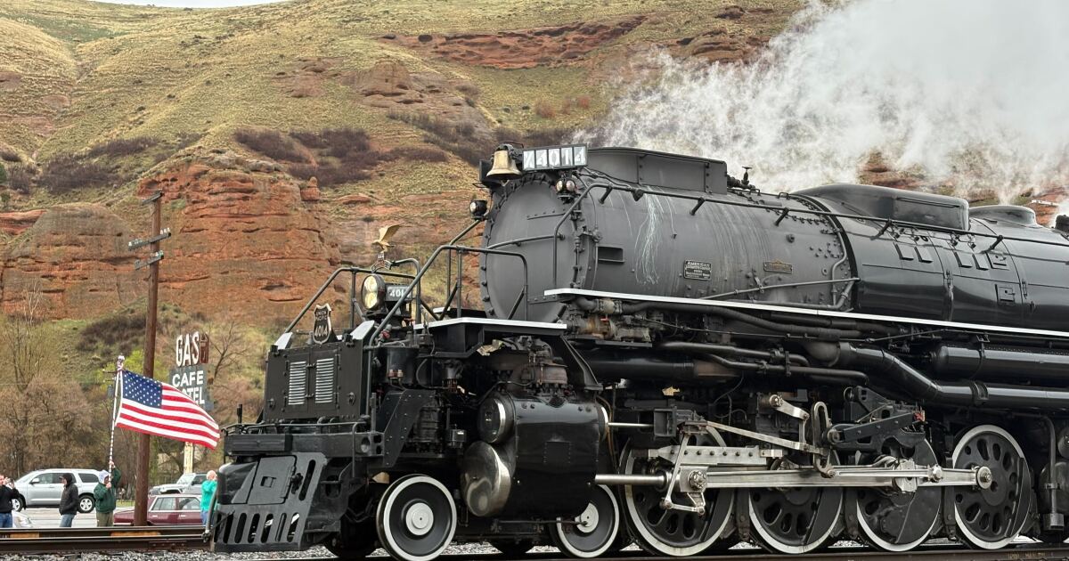World's largest operating steam engine chugs through Summit County Monday