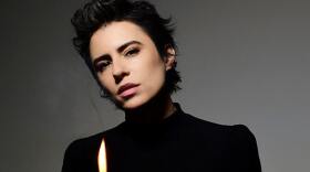 Leslie Mendelson at The Linda