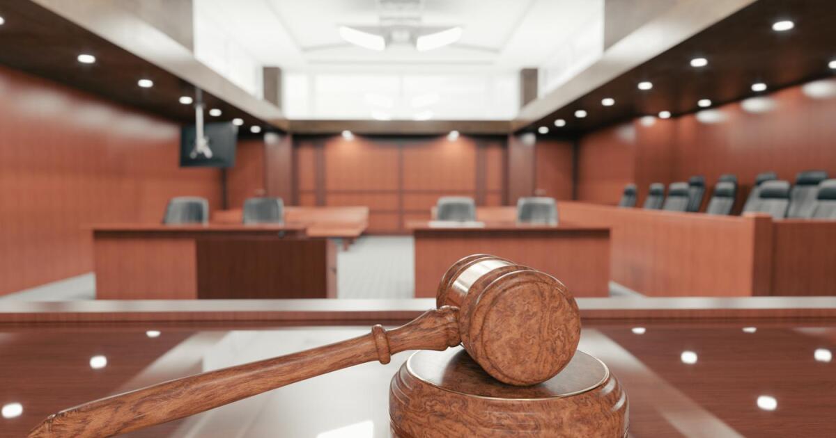 Mesa police officer sought PTSD treatment. Now he's suing city, therapist