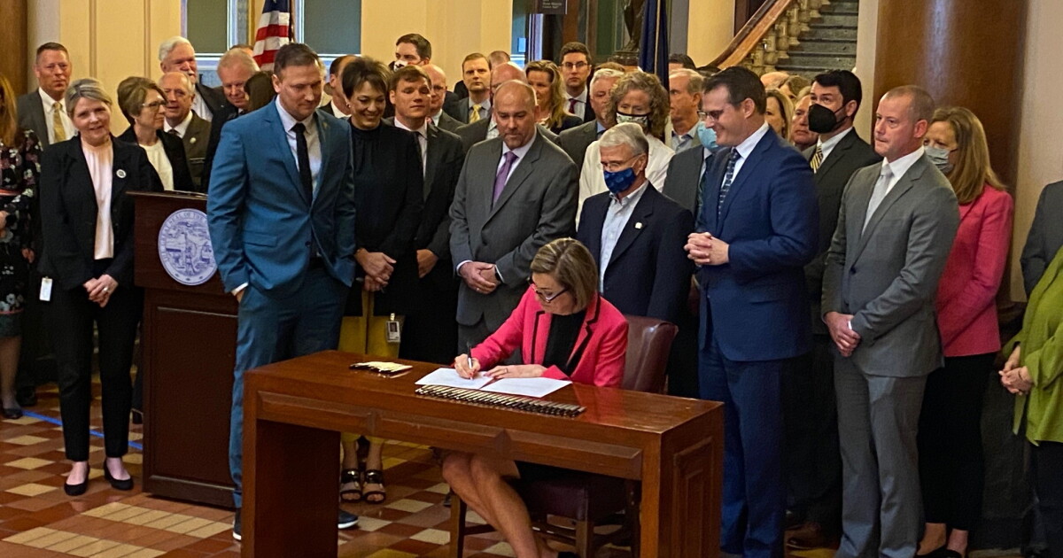 Iowa Governor Signs Law Creating Broadband Grant Program | Iowa Public ...