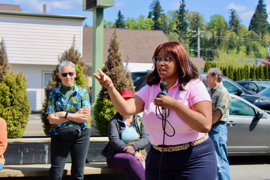 U.S. Rep. Janelle Bynum, D-Oregon, speaks with constituents in Silverton.