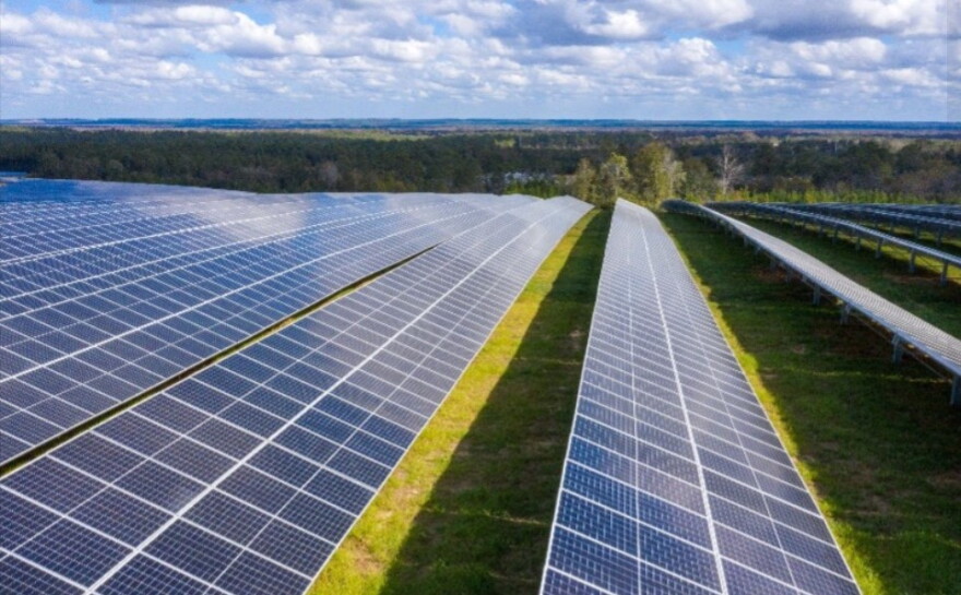 Solar farm via Florida Power & Light, 2022.