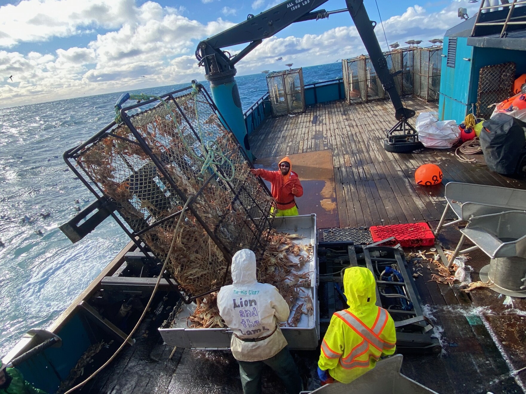 with-fishing-slowed-by-pandemic-bering-sea-crabbers-push-for-extended