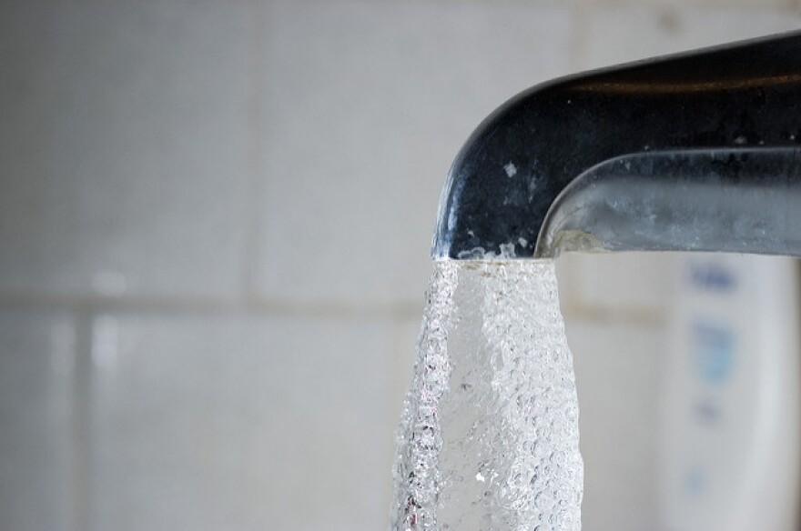 bathtub faucet running