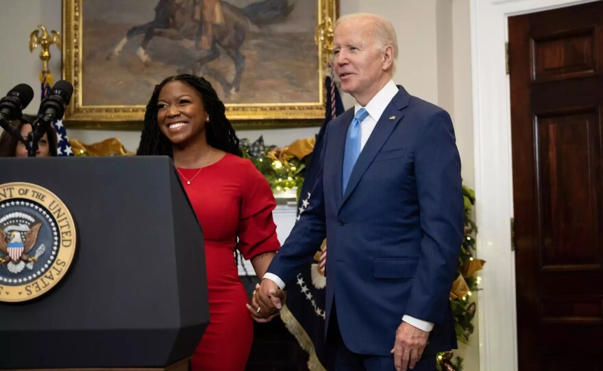 biden griner 12082022.jpg