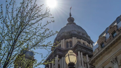 Sun shines on the Illinois Capitol.