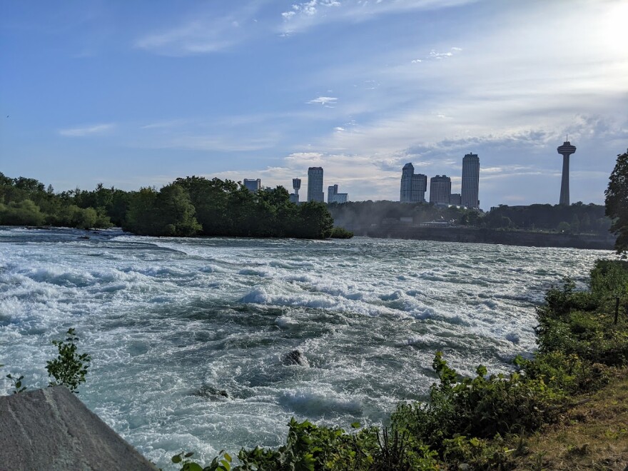 The Mighty Niagara, between two tourism centers in New York and Ontario.