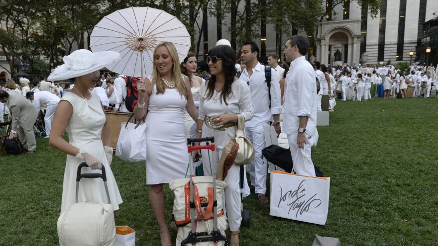 Guests arrive at Bryant Park last Wednesday, toting their dinner and dinnerware with them to the secret pop-up picnic.