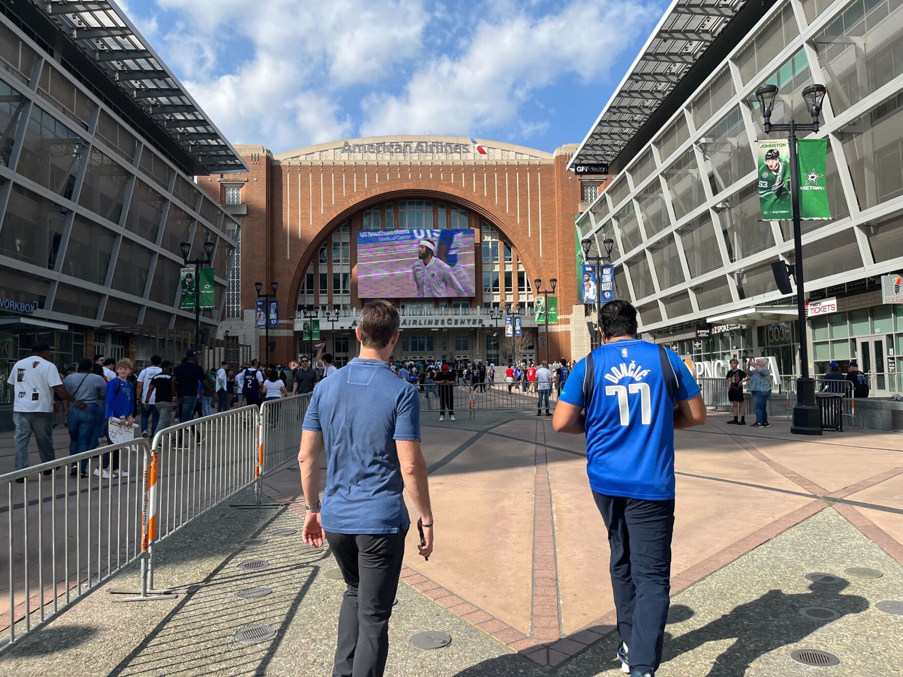 Hundreds of Dallas Mavericks fans protest Luka Doncic trade to Los ...