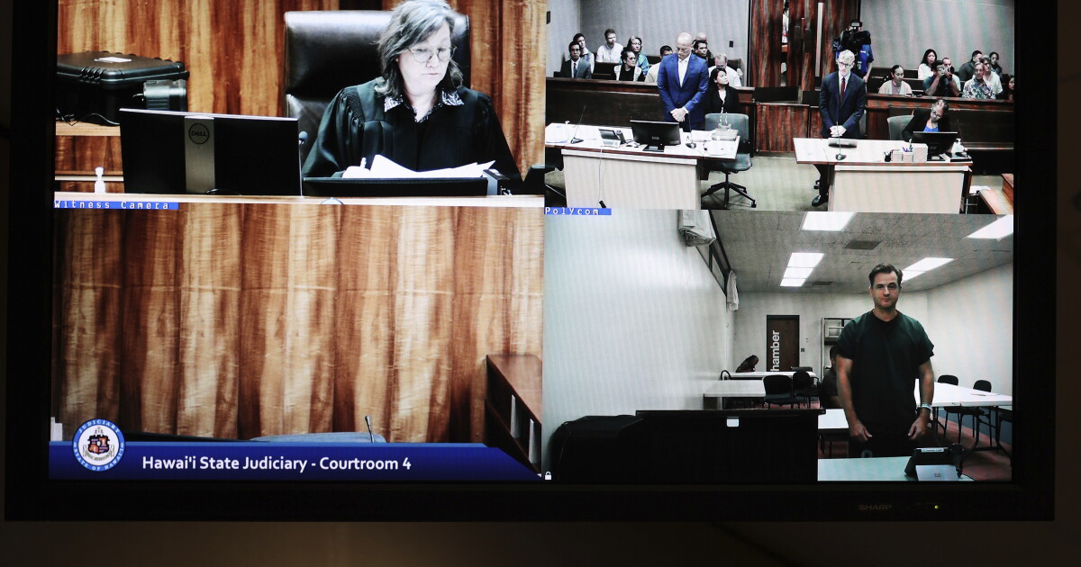 Doctor accused of trying to kill his wife on Oʻahu hiking trail pleads ...