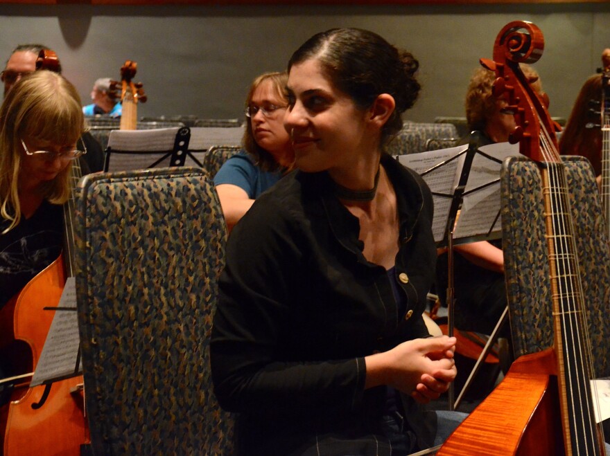 Zoe Weiss, a professional viol player from Boston, checks out the crowd before a performance of Sarah Mead's <em>The Ultimate Fantasy: Ralph Vaughan Williams' Fantasia on a Theme by Thomas Tallis</em>.