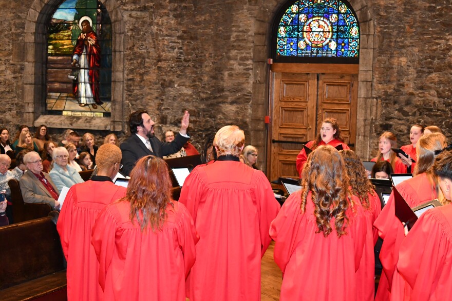 Anthony Maglione leads the William Jewell Concert Choir, December 2024