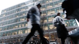 NEW YORK, NEW YORK - DECEMBER 16: People walk by Goldman Sachs headquarters in Manhattan on December 16, 2022 in New York City. Goldman Sachs, the global investment bank, has announced that it plans on cutting up to 8% of its employees early next year as world economies and markets continue to struggle with inflation, the war in Ukraine and China's Covid policies among other issues.   (Photo by Spencer Platt/Getty Images)