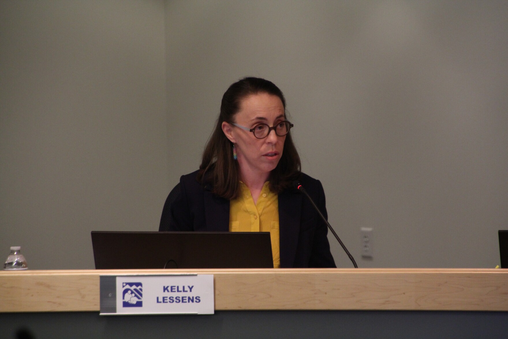 Anchorage School Board passes cellphone restrictions