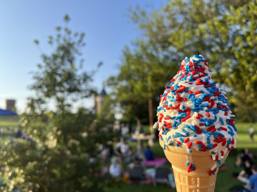A sparkly sweet treat for a sparkly sweet mix.