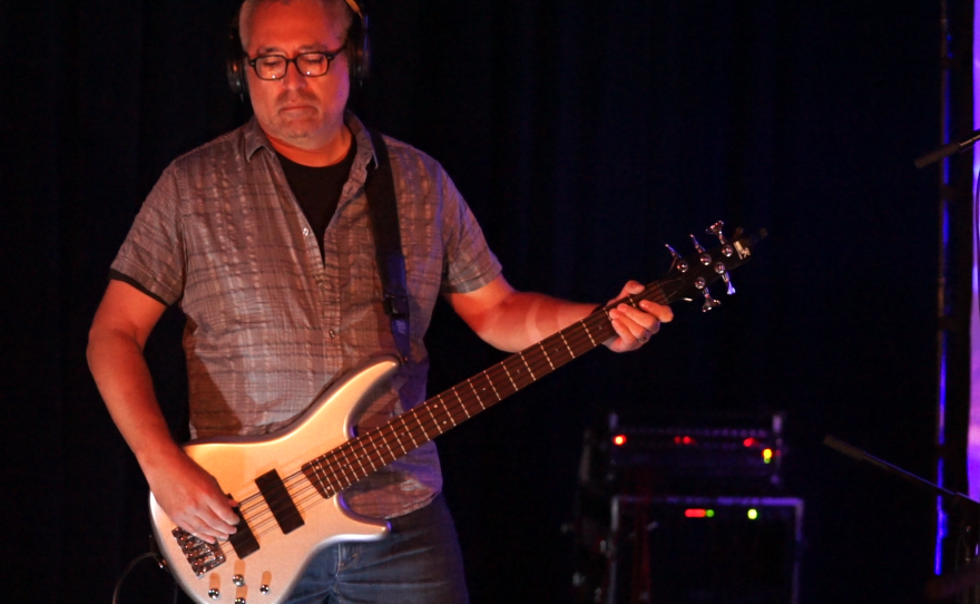 Rishi Maze performing live in WNIJ's Studio A