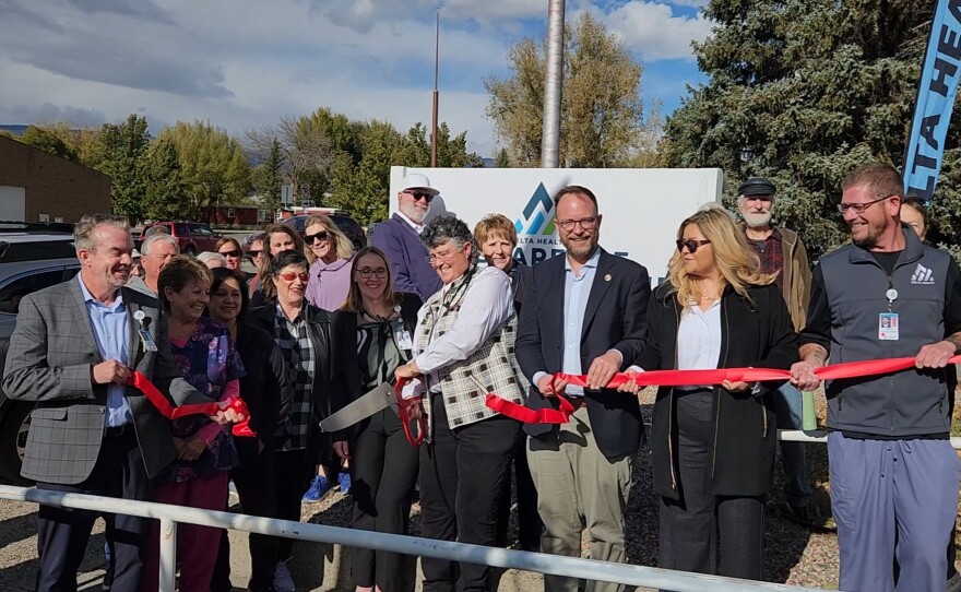 Dr. Michelle Reed (center) cuts the ribbon to celebrate the Grand Opening of Delta Health's new Cedaredge Family Medicine Clinic