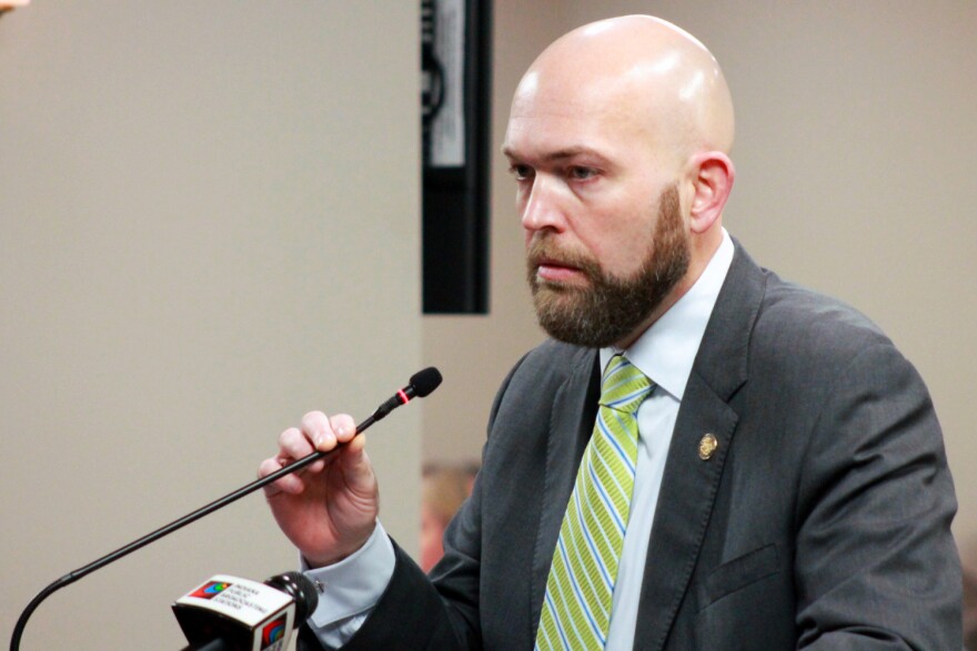 Rep. Robb Greene (R-Shelbyville) said his legislation seeks to curb the "most deceptive, egregious business practice" that third-party food delivery services engage in.