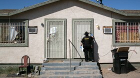 A Maricopa County constable knocks on a door before posting an eviction order on Oct. 1, 2020 in Phoenix, Arizona. (John Moore/Getty Images)