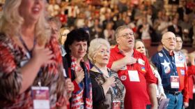 Texas Republicans say the pledge of allegiance at the convention in Fort Worth in 2018.