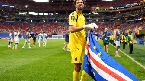 David Vs. Goliath: Cape Verde goalkeeper Vozinha celebrates as he holds the flag of his country after holding powerhouse Spain to a scoreless draw in both countries' first match of the men's soccer World Cup, in Atlanta, on Monday, June 15, 2026.