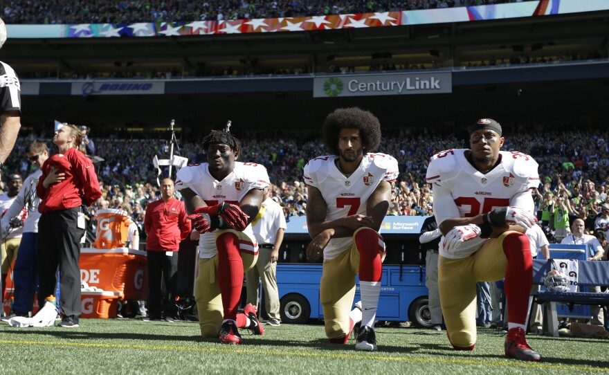 An image of San Francisco 49ers players protesting the national anthem