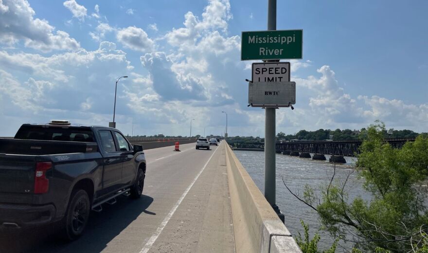 The Mississippi River bridge at Hamilton.
