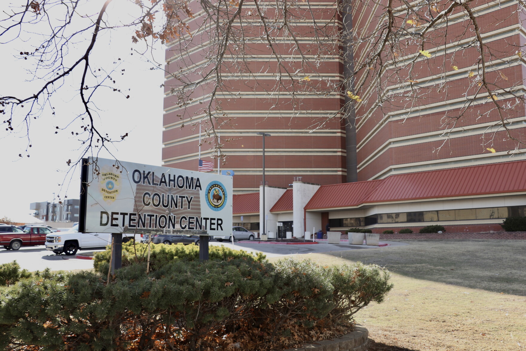New Oklahoma law sets minimum jail standards, yearly inspections | KOSU