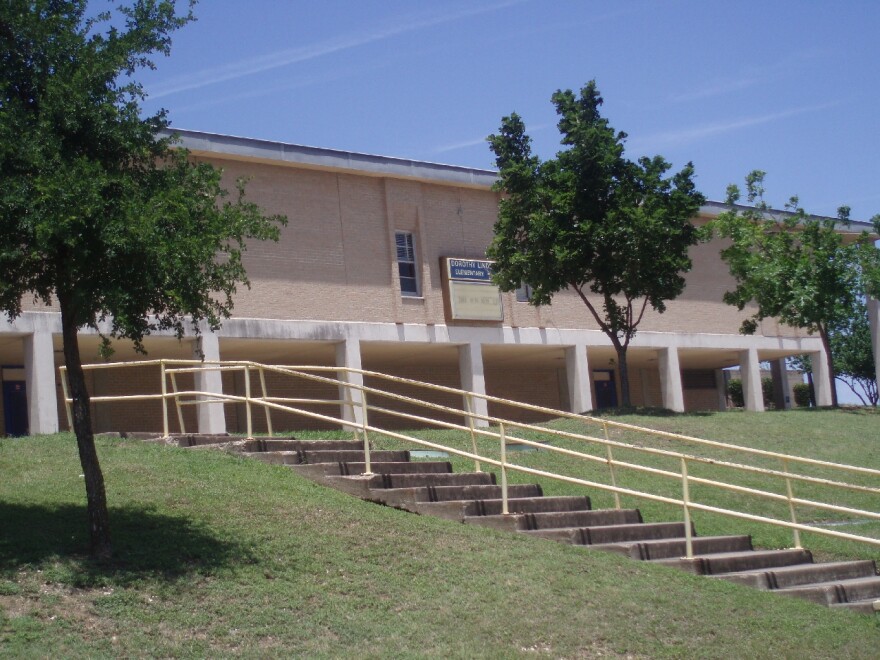 Linder Elementary in warmer times.