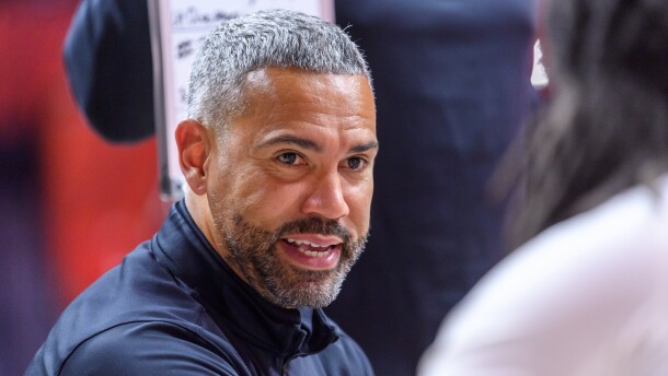 Texas Rio Grande Valley head coach Kahil Fennell talks with his team in the huddle during an NCAA college basketball game against Illinois, Monday, Nov. 24, 2025, in Champaign, Ill. (AP Photo/Craig Pessman)