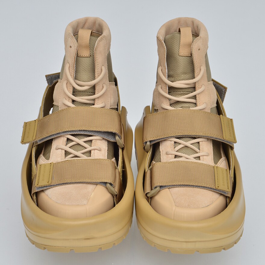 Chinese fashion label Sankuanz debuted its sandals for shoes product at Paris Men's Fashion Week.