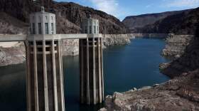 Water intake towers at the Hoover Dam stands next to a bleached "bathtub ring" on the banks of Lake Mead on Aug. 19, 2022 in Lake Mead National Recreation Area, Arizona. (Justin Sullivan/Getty Images)