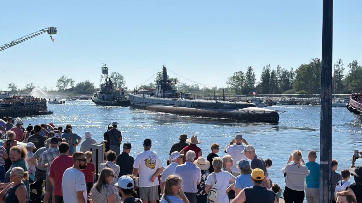 Crowds gather as historic USS Silversides begins 20-hour voyage to Wisconsin
