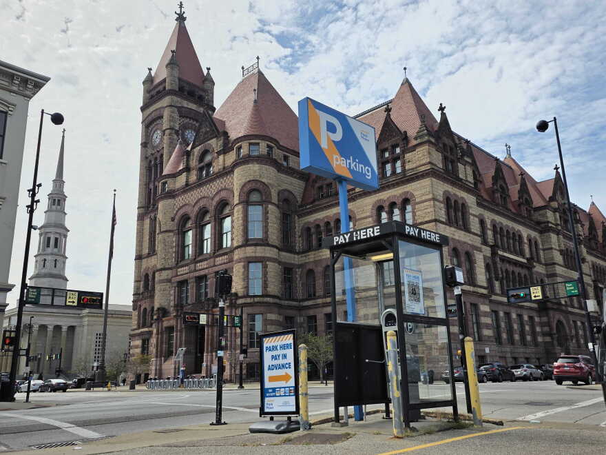 Public parking sign in front of Cincinnati City Hall