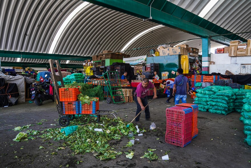 While the Central de Abastos feeds millions of people a day, the hundreds of tons of organic waste generated at the market pump additional carbon dioxide and methane into the atmosphere.