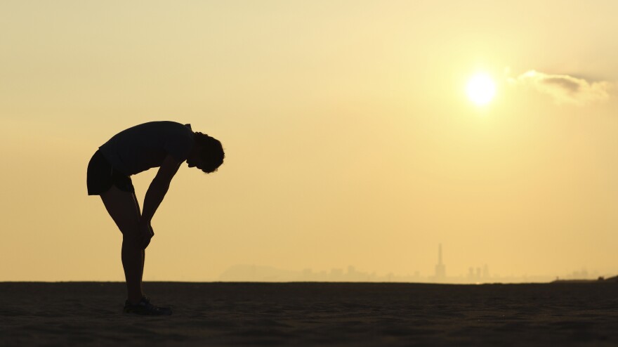 Some marathons are warning runners when conditions increase the risk of heatstroke.