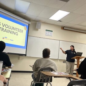Organizer César Vásquez told hopeful volunteers to get loved ones’ contact information if they witness an ICE arrest.