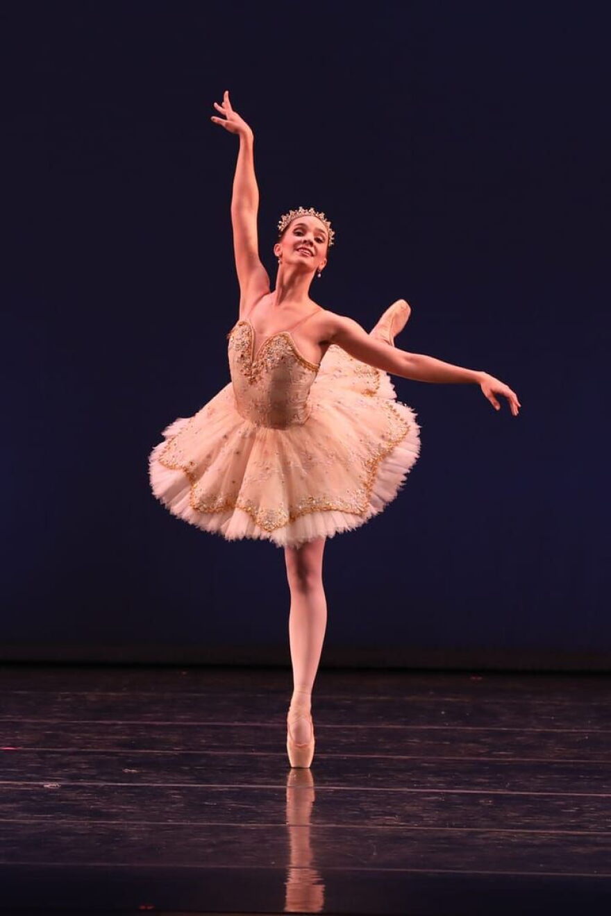 Lead Artist Evelyn Lyman began her classical ballet training at age 10 at the Colorado Ballet Academy.
