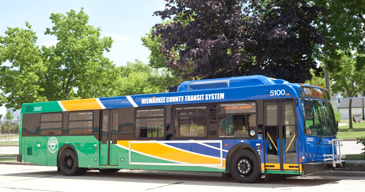 Future Milwaukee Bus System Operator Still Up In The Air Wuwm 89 7 Fm Milwaukee S Npr