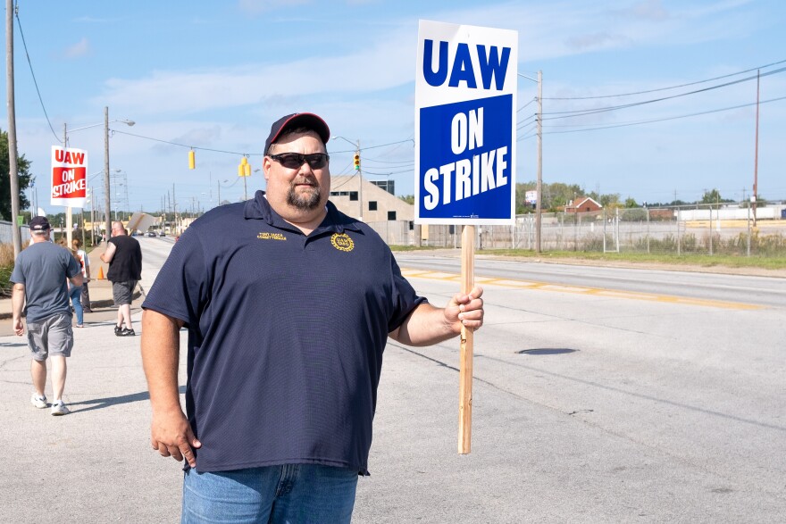 Tony Vacca, committee man of United Auto Workers Local 1250, stands in solidarity with Local 1005 workers currently on strike outside of the GM Metal Fabrication Division Parma, Ohio Tuesday, Sep. 17, 2019. 