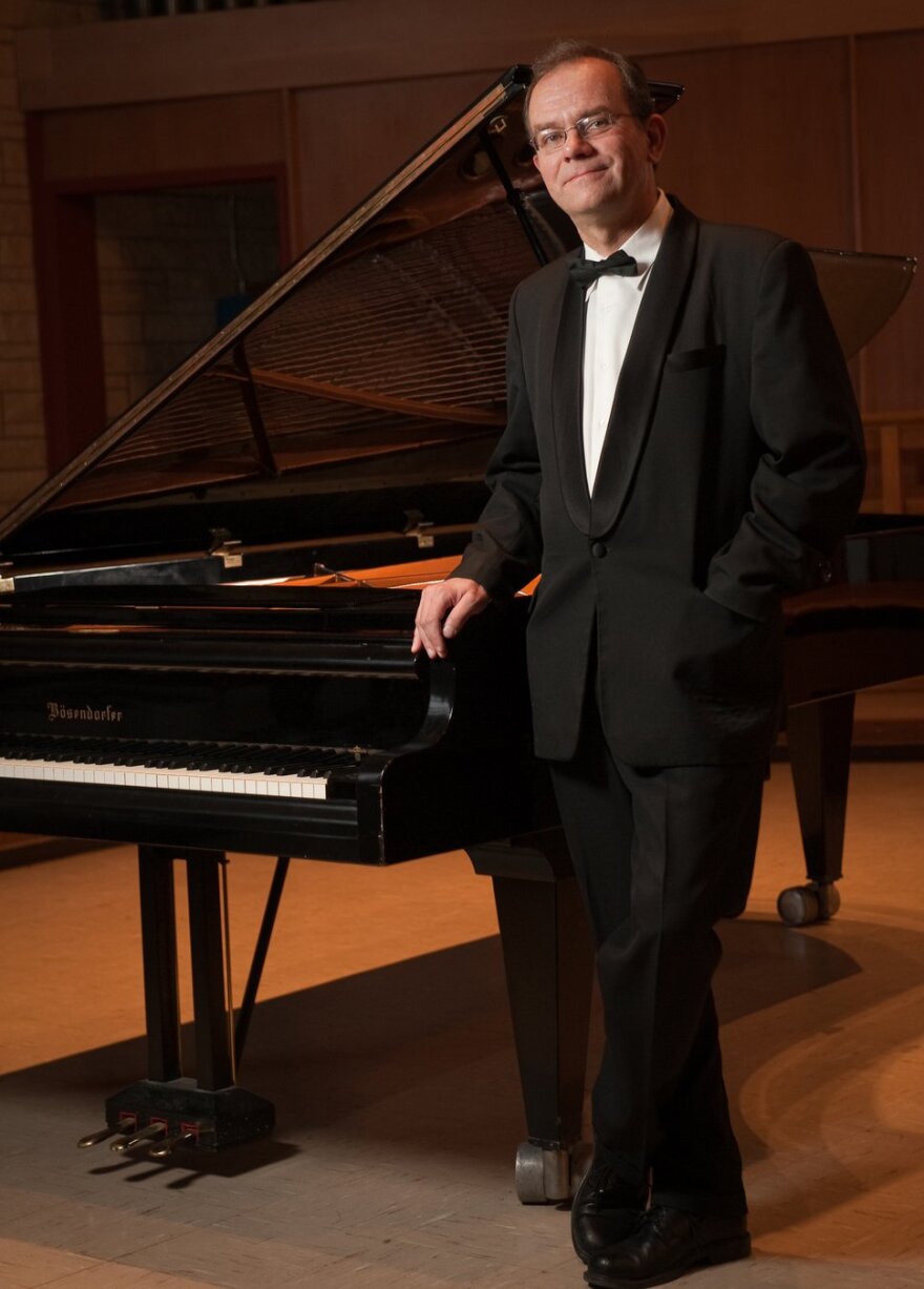 Dr Slawomir Dobrzanski, piano