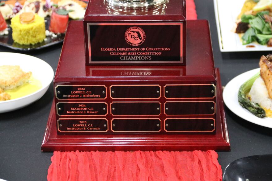 Trofeo de la competencia de artes culinarias del departamento de correcciones de Florida. Foto por: Candy Fontana Verde