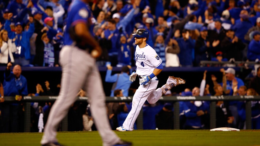 Alex Gordon of the Kansas City Royals runs the bases after hitting a solo home run in the ninth inning Tuesday night, tying the game.