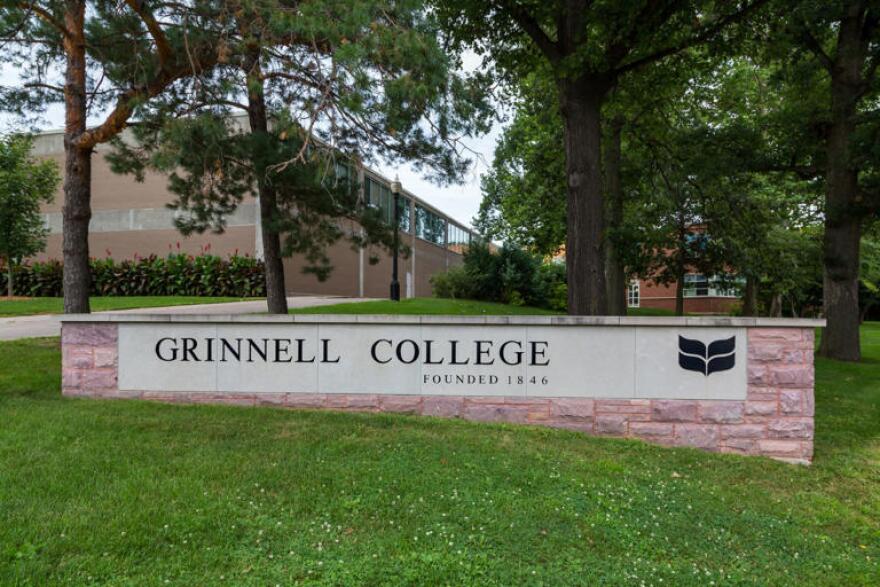 Grinnell College in Grinnell, Iowa, has about 1,800 undergraduate students.