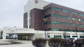 One doctor remains employed at Cottage Clinics, according to an ombudsman overseeing patient care amid bankruptcy proceedings. Administration is being asked to address a large backlog of medical records requests.