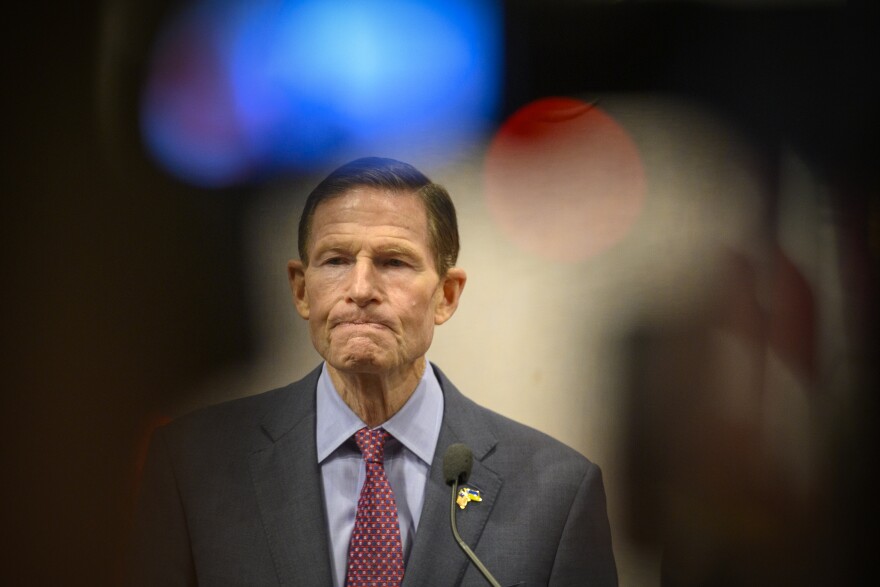 230127_Blumenthal_Murphy_Guns_mm