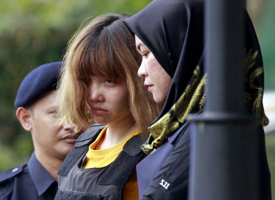 Vietnamese suspect Doan Thi Huong (center) is escorted by police officers at the court in Sepang, Malaysia, on Wednesday.