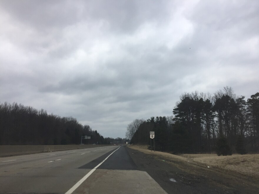 The stretch of Route 8 between Graham Road and Route 303 will go from three lanes to two until this fall. [Kabir Bhatia / WKSU]