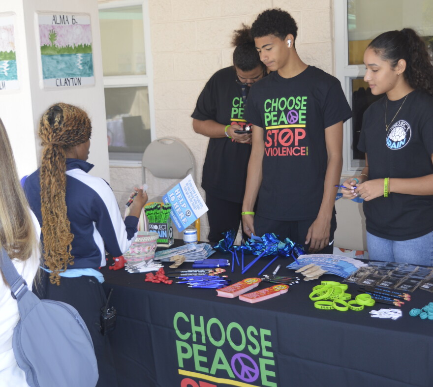The Choose Peace/Stop Violence initiative promotes anti-bullying, youth violence prevention and academic improvement through tools to improve schools' climate and culture. The Children’s Services Council of Broward County is partnered with United Way of Broward County and Broward County Public Schools’ Diversity, Prevention and Intervention Department to make it happen.