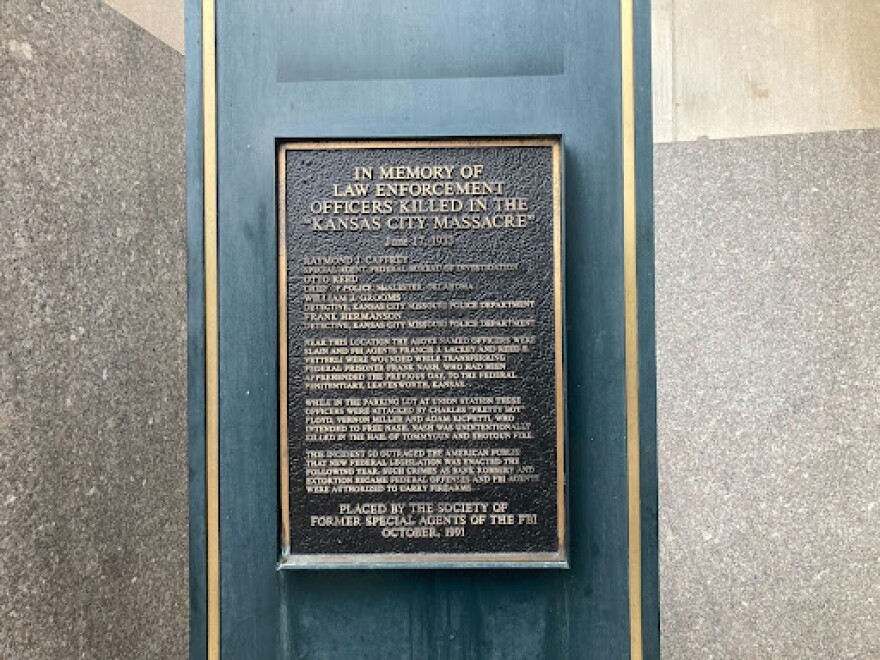 A plaque that commemorates the Kansas City Massacre.